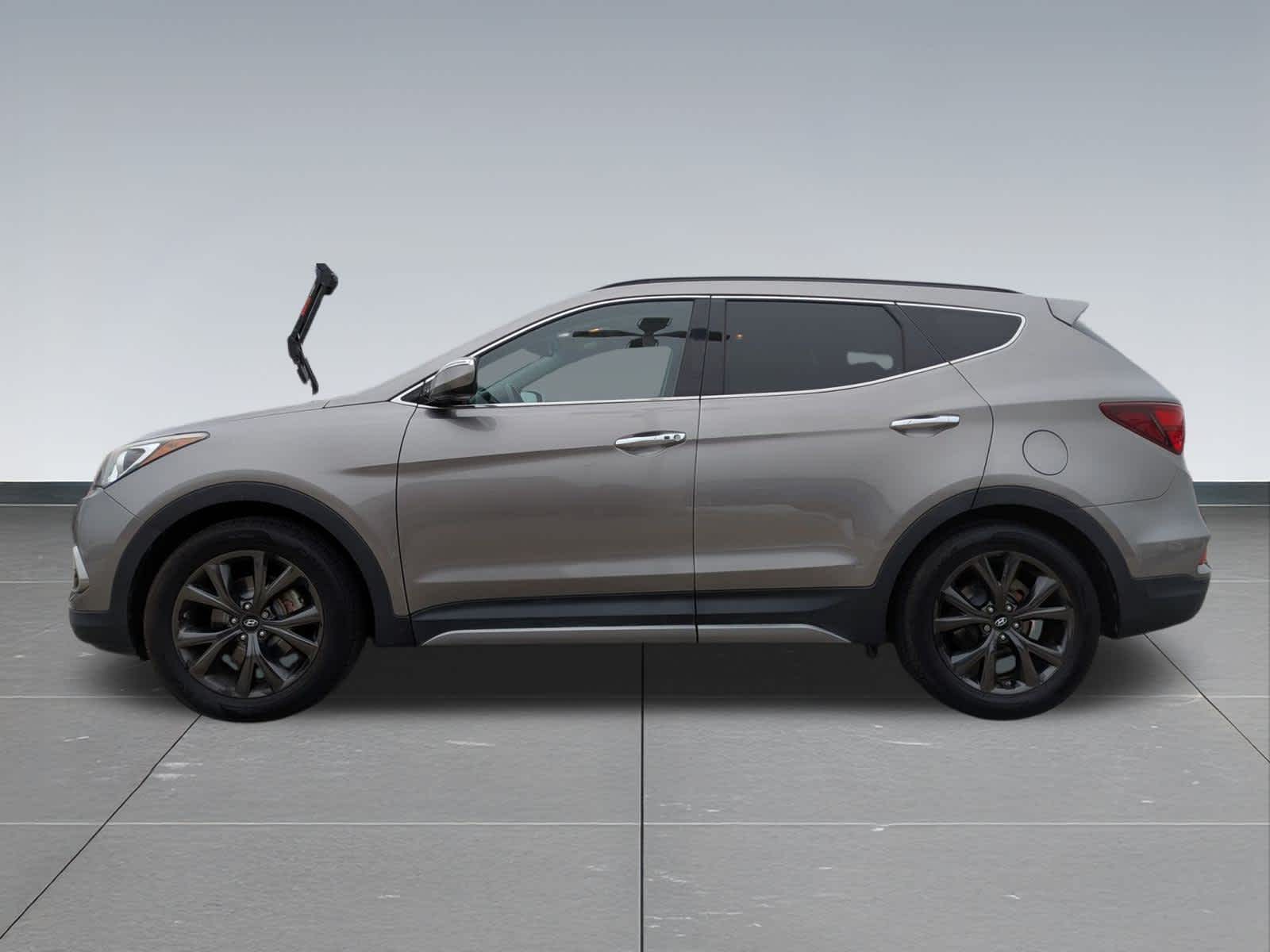 Thumbnail: 2017 Hyundai Santa Fe - 3