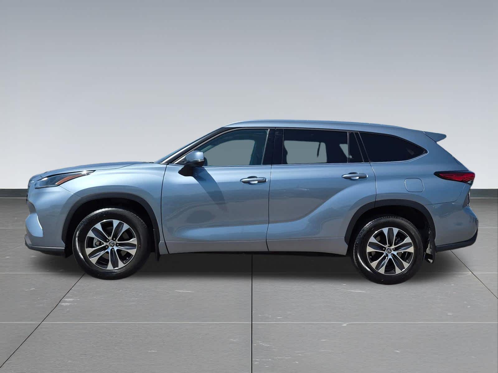 Thumbnail: 2021 Toyota Highlander - 3