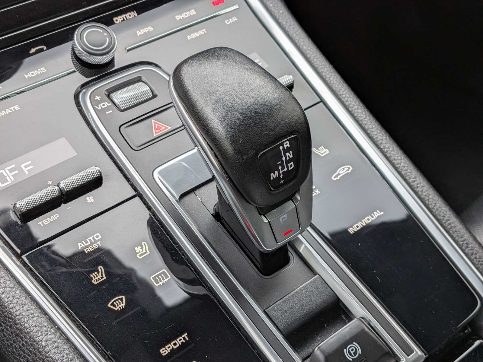 Thumbnail: 2017 Porsche Panamera - 31