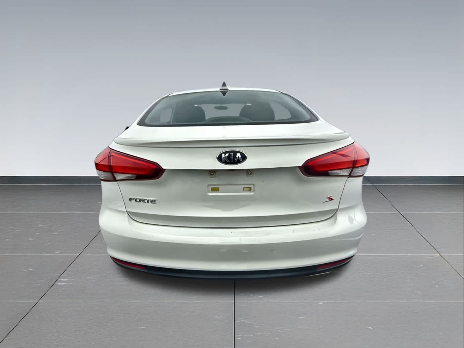 Thumbnail: 2017 Kia Forte - 11