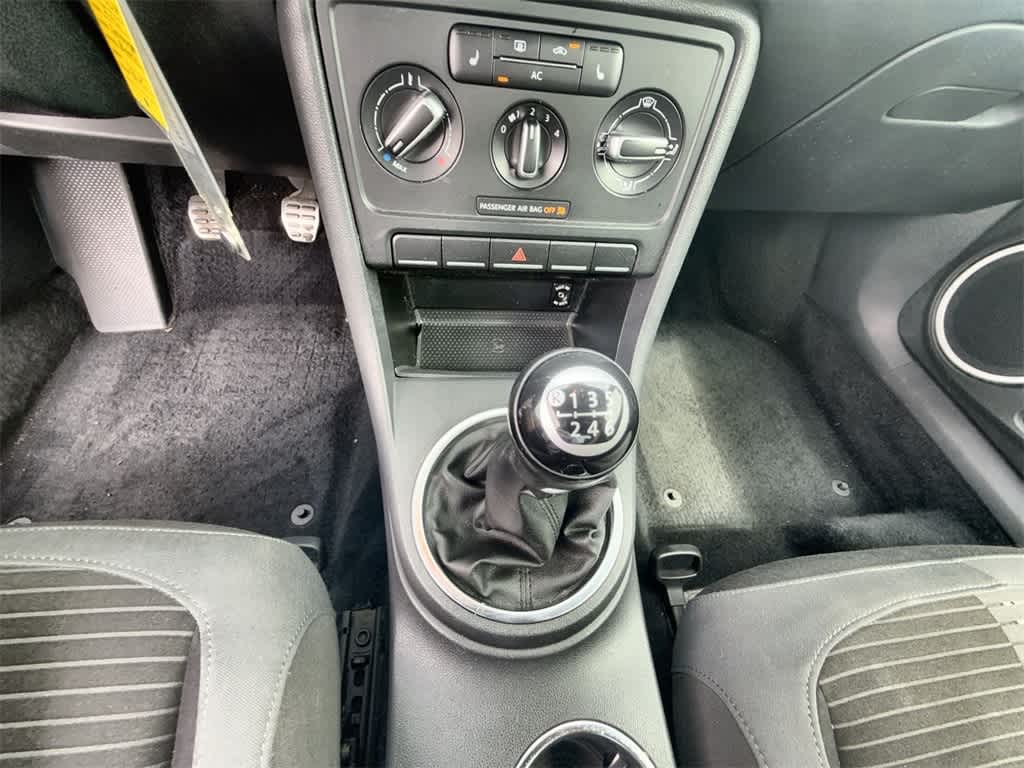 2012 Volkswagen Beetle  27