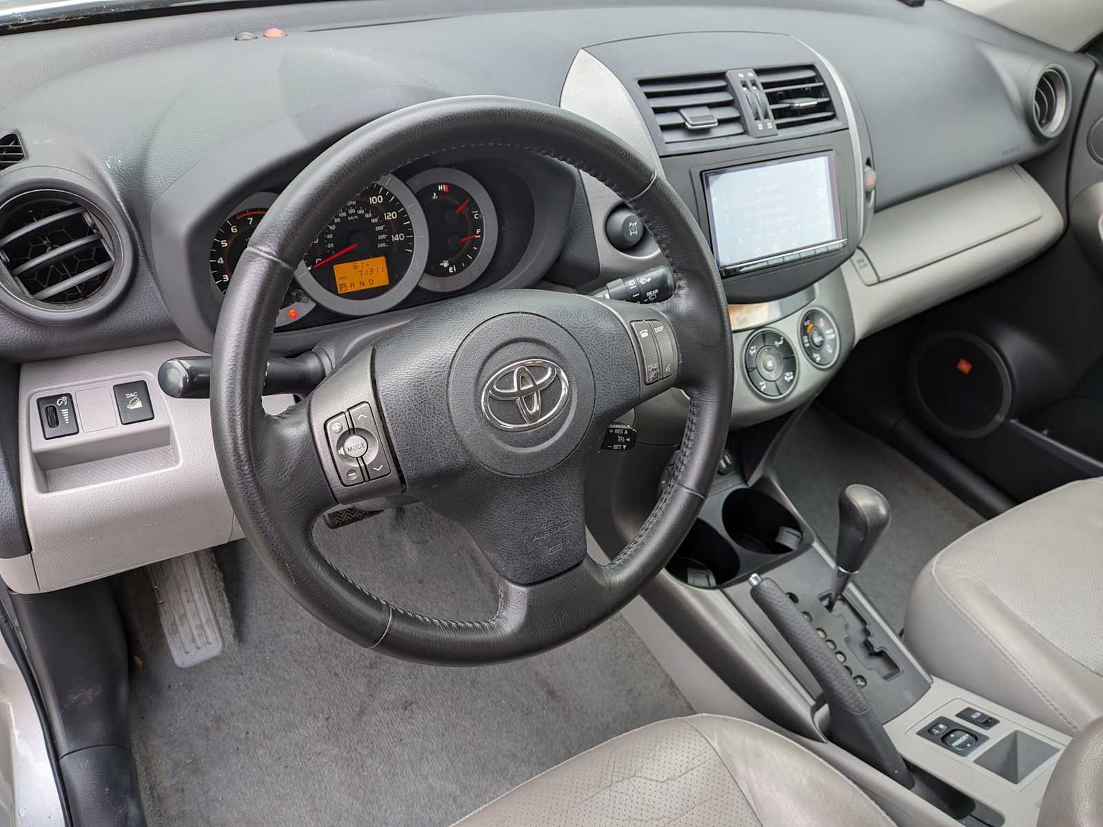 Thumbnail: 2011 Toyota RAV4 - 11