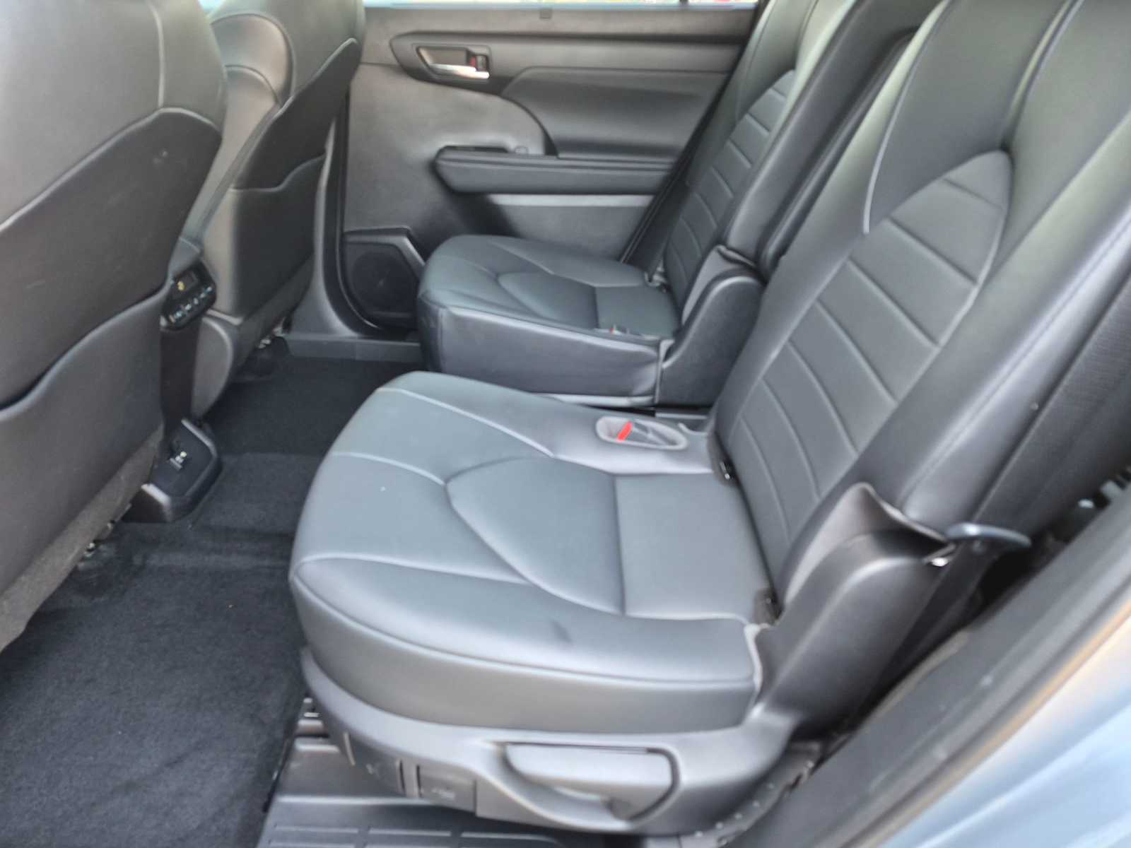 Thumbnail: 2021 Toyota Highlander - 18
