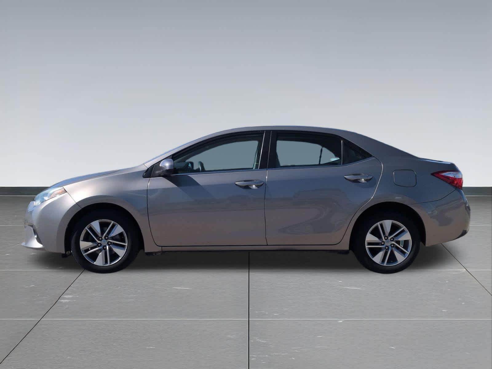 Thumbnail: 2015 Toyota Corolla - 3