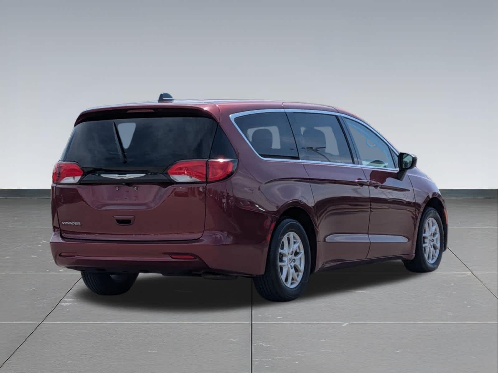 Thumbnail: 2022 Chrysler Voyager - 5