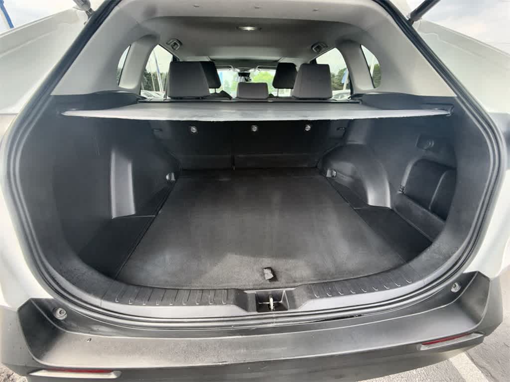 2021 Toyota RAV4 XLE 33