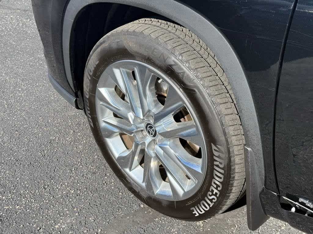 Thumbnail: 2021 Toyota Highlander - 13