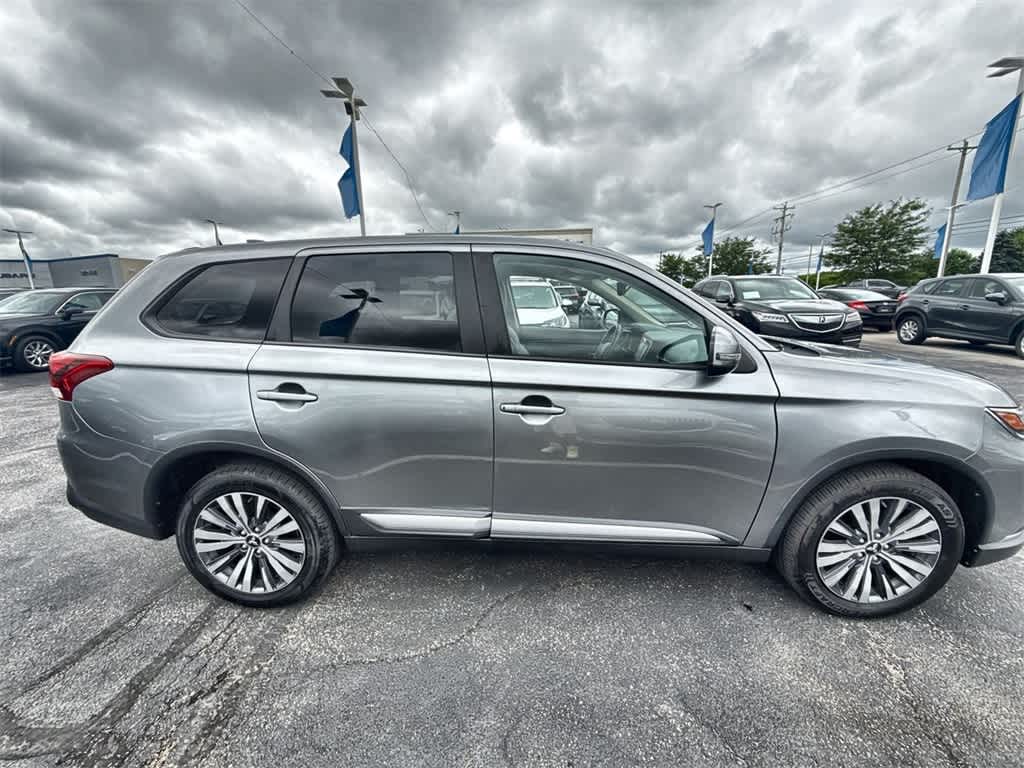 Thumbnail: 2020 Mitsubishi Outlander - 7