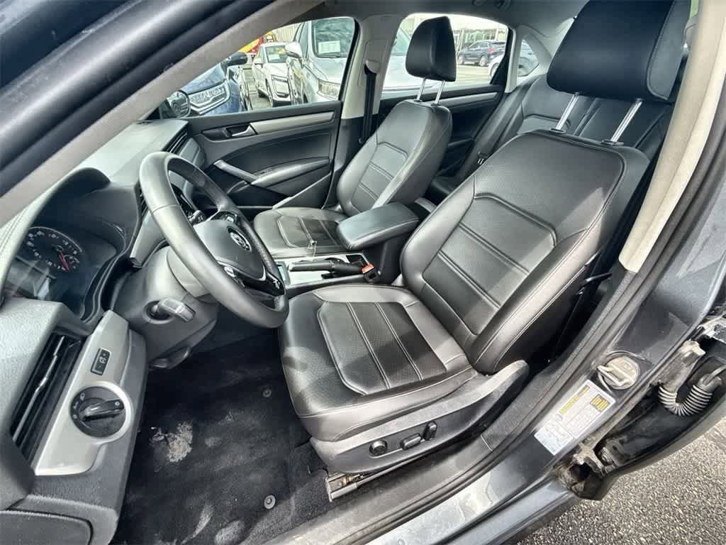 Thumbnail: 2022 Volkswagen Passat - 14