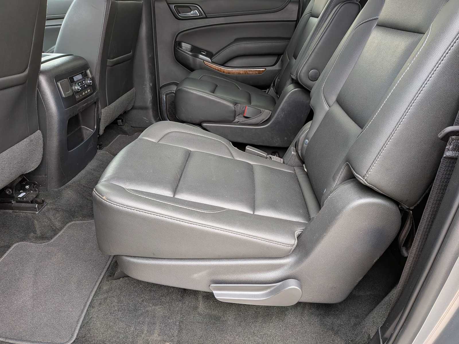 Thumbnail: 2019 Chevrolet Suburban - 19