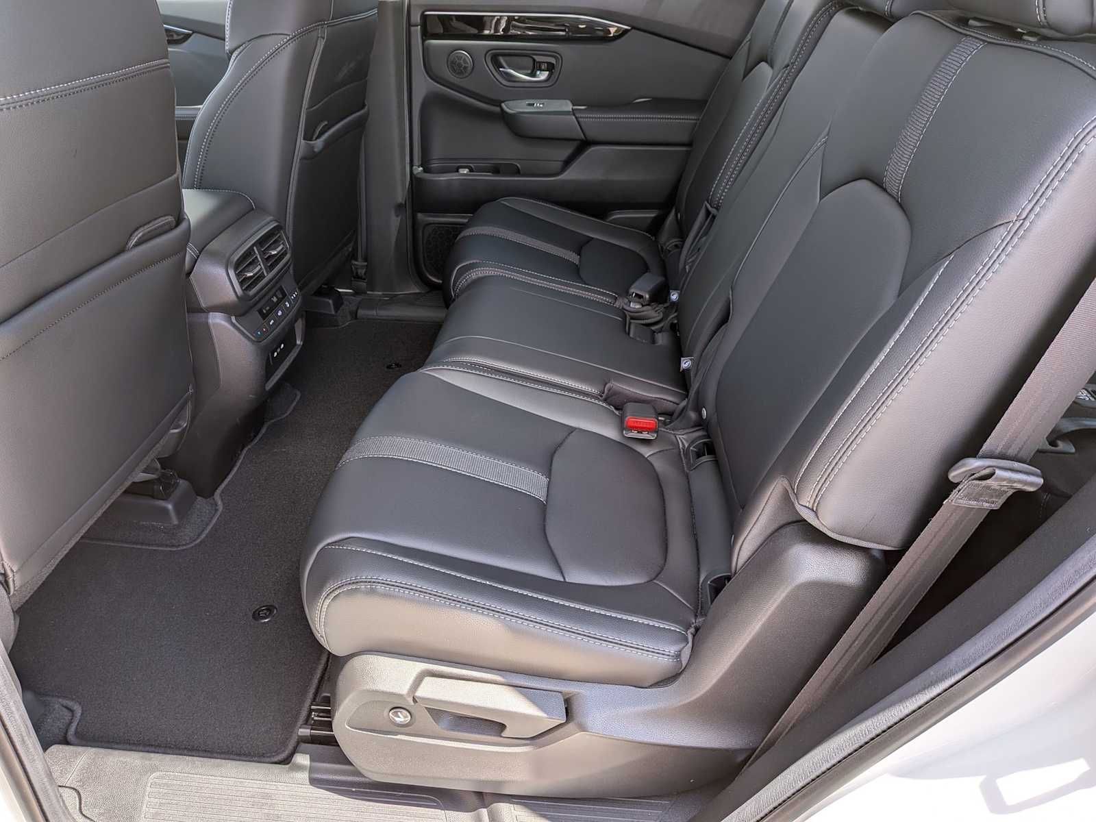 Thumbnail: 2025 Honda Pilot - 17