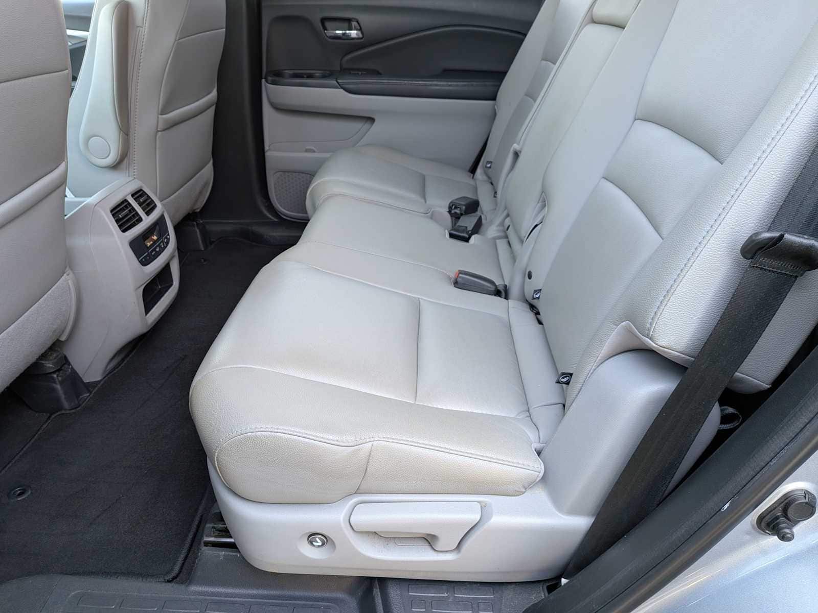 Thumbnail: 2018 Honda Pilot - 19