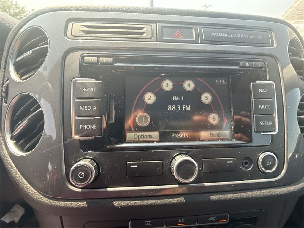 2012 Volkswagen Tiguan SE 29