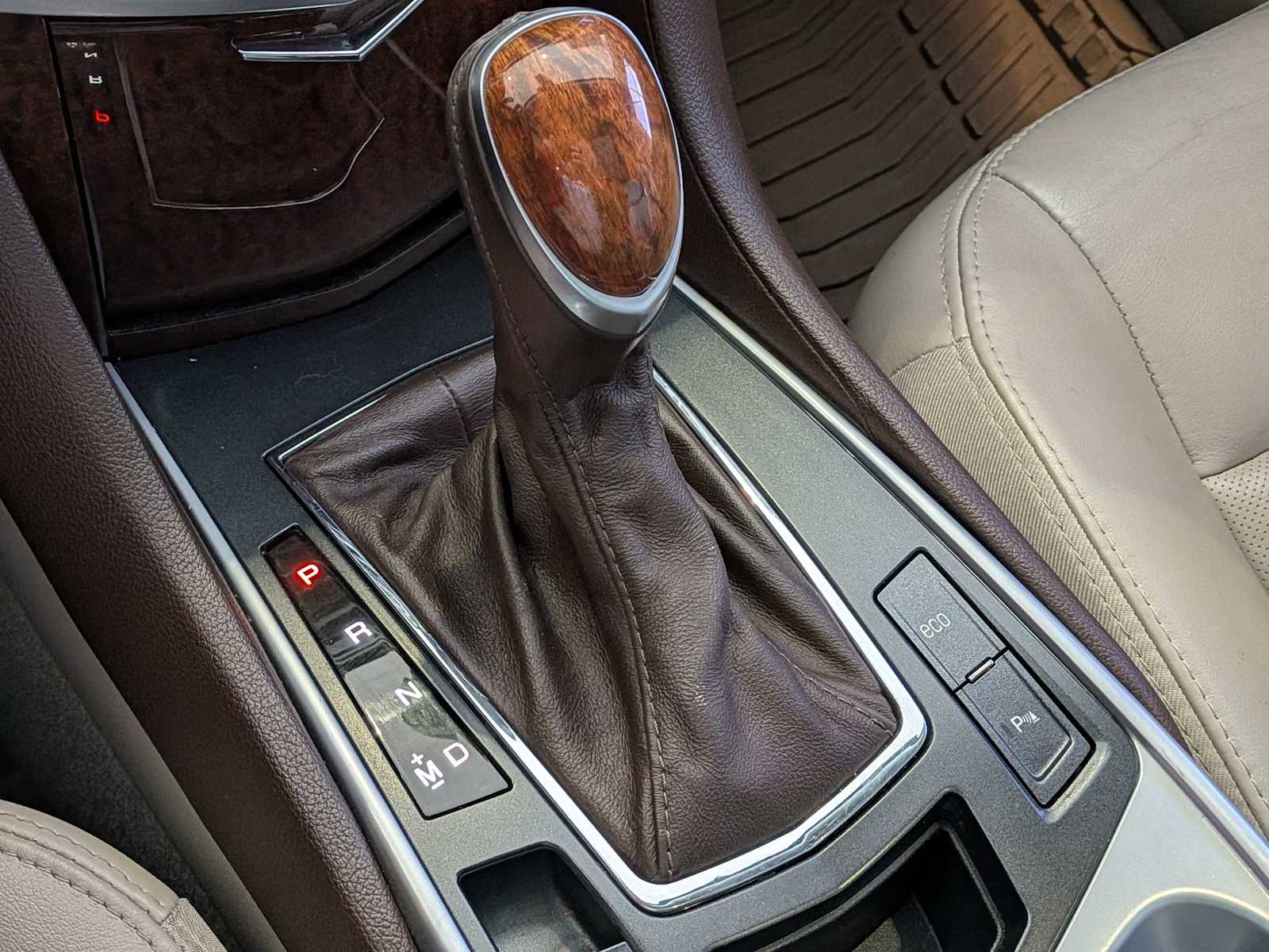 Thumbnail: 2016 Cadillac SRX - 30