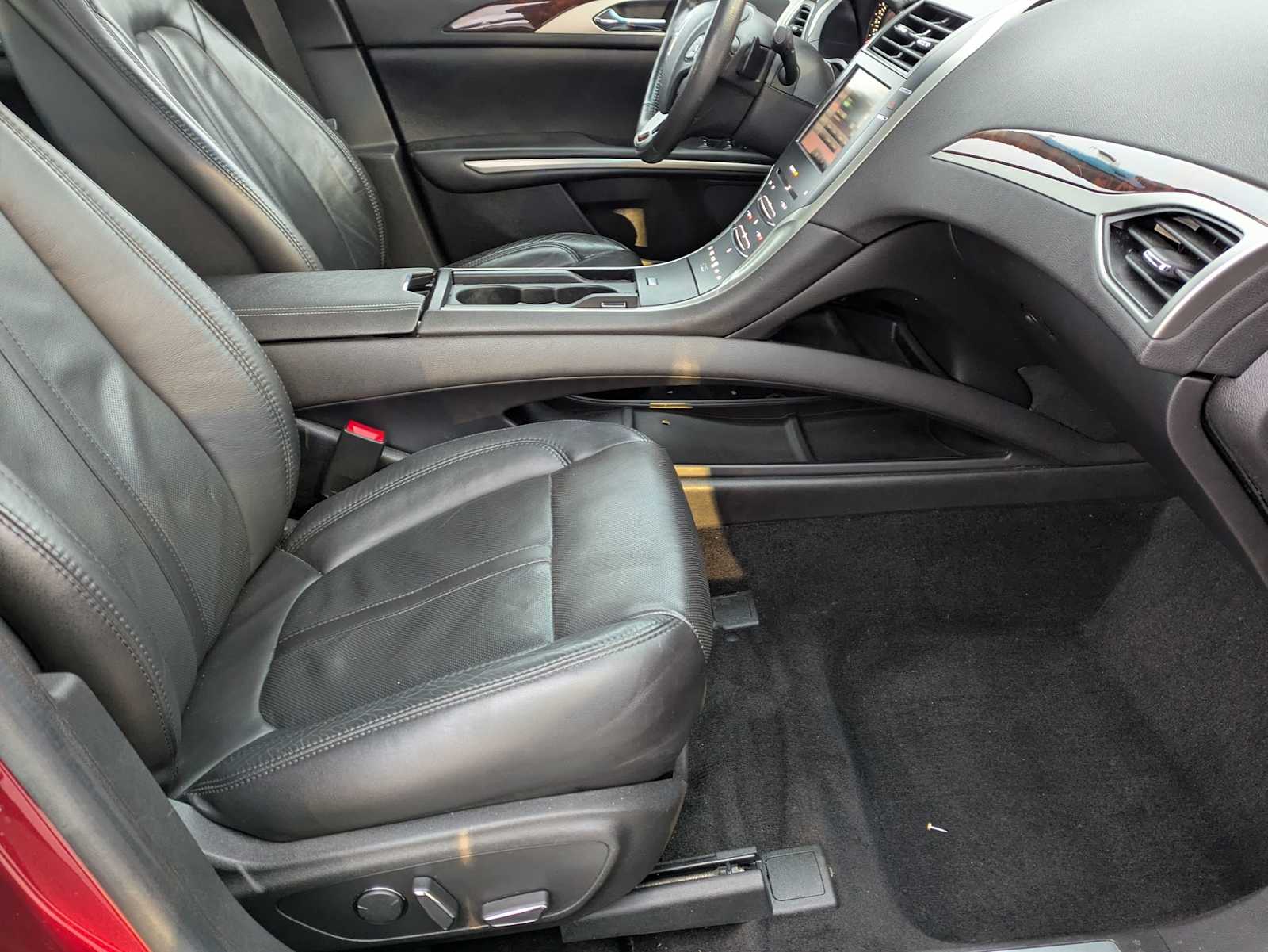 Thumbnail: 2014 Lincoln MKZ - 22