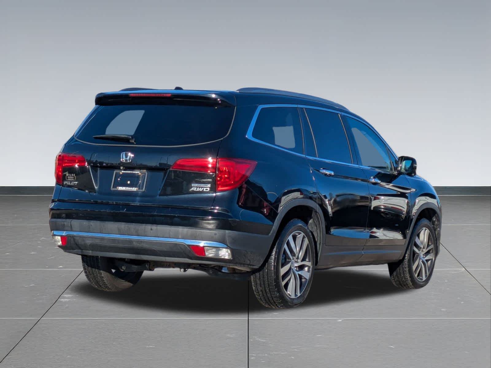 Thumbnail: 2017 Honda Pilot - 6