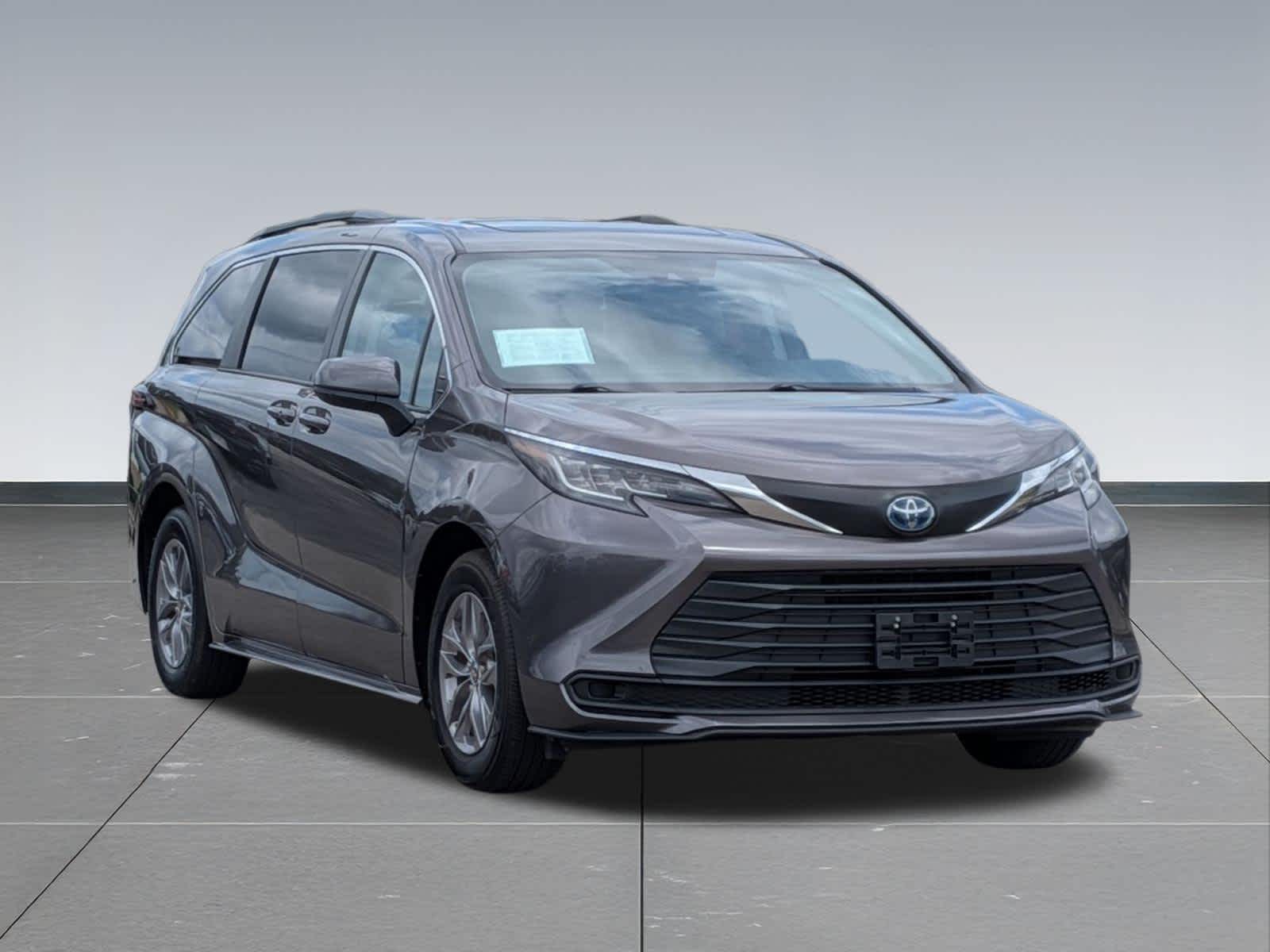 Thumbnail: 2021 Toyota Sienna - 7