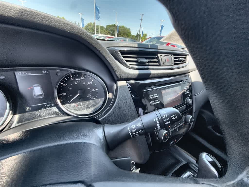 Thumbnail: 2017 Nissan Rogue - 24