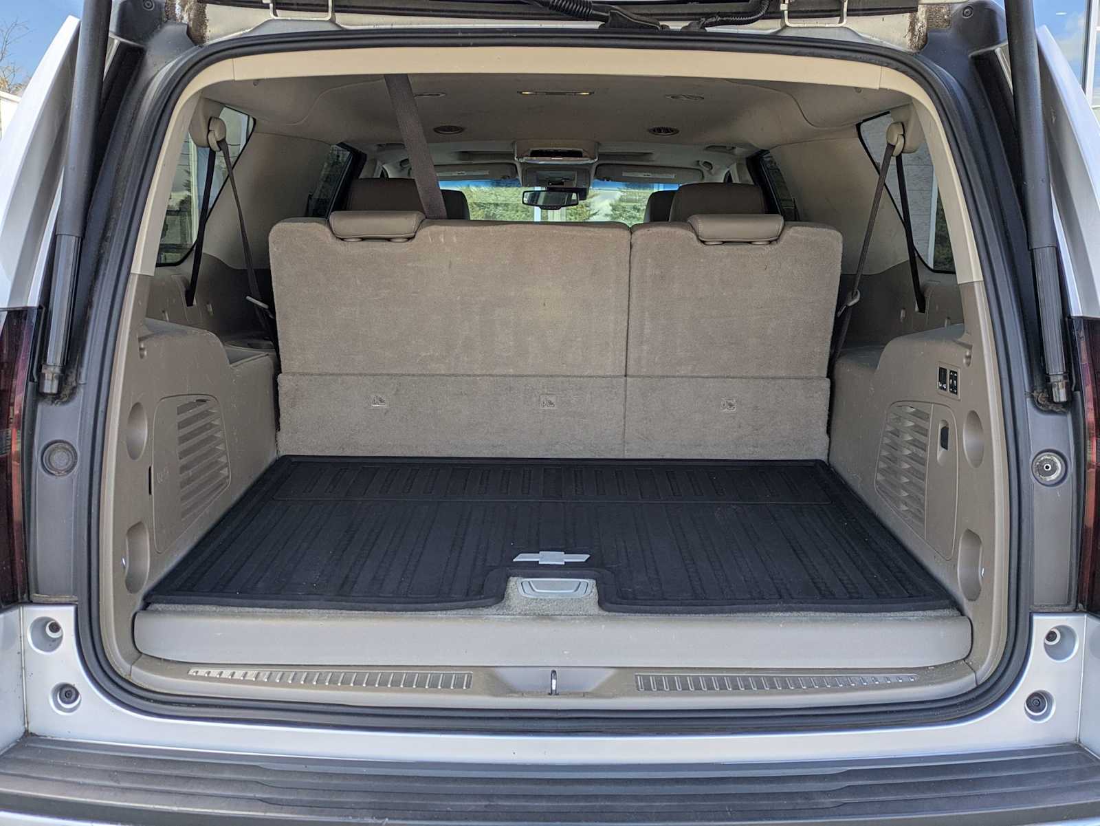 Thumbnail: 2019 Chevrolet Suburban - 32