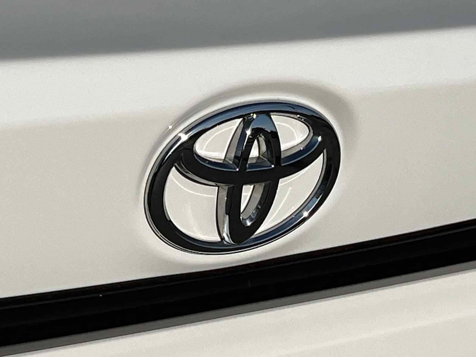 Thumbnail: 2023 Toyota Corolla - 11