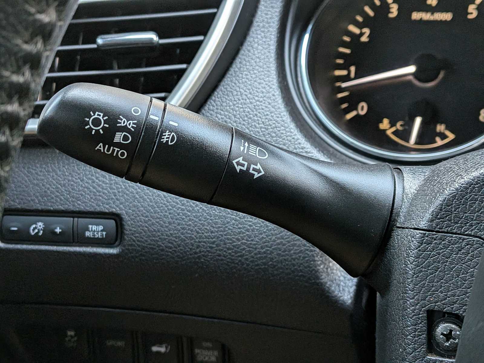 Thumbnail: 2015 Nissan Rogue - 27