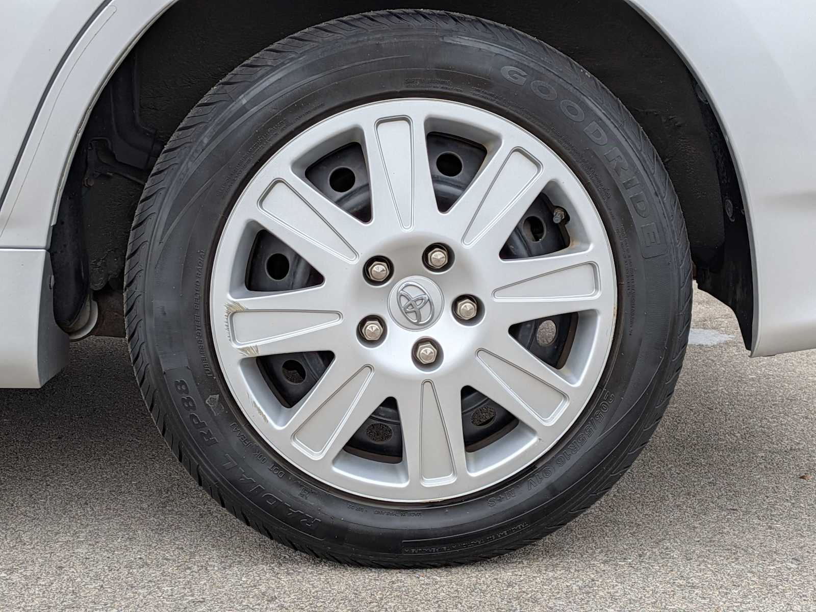 Thumbnail: 2013 Toyota Matrix - 12