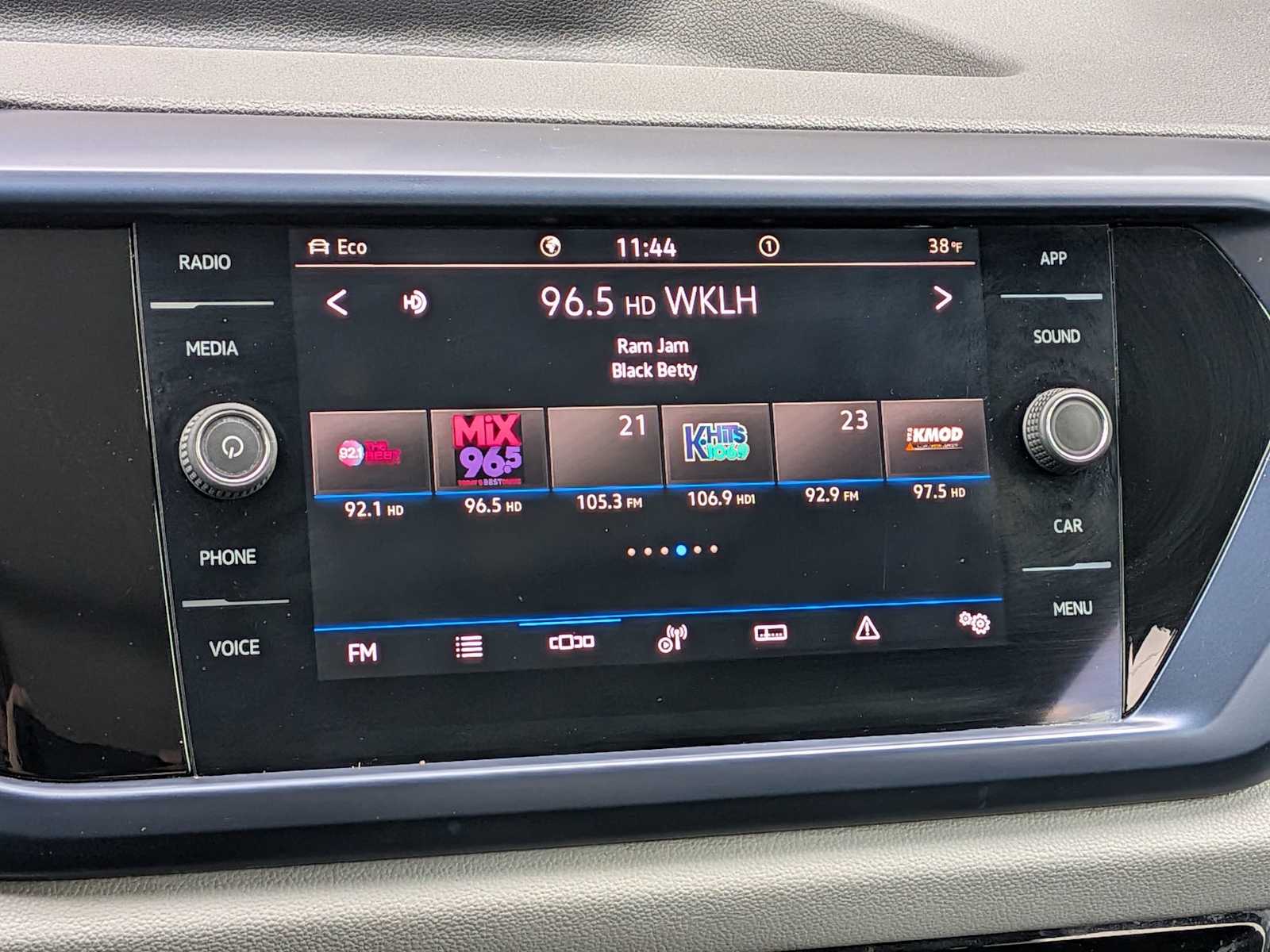 Thumbnail: 2022 Volkswagen Taos - 28