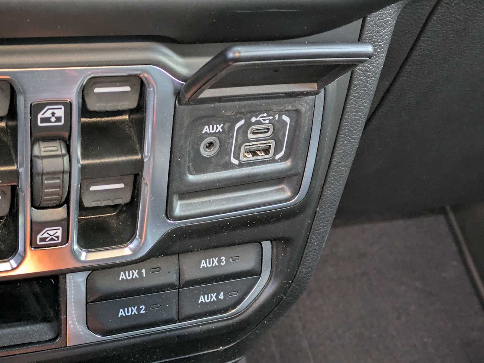 Thumbnail: 2023 Jeep Wrangler - 28