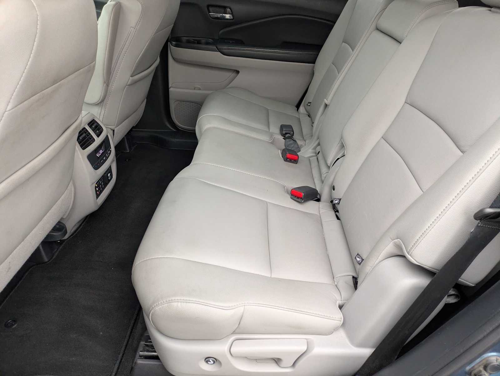 Thumbnail: 2018 Honda Pilot - 18