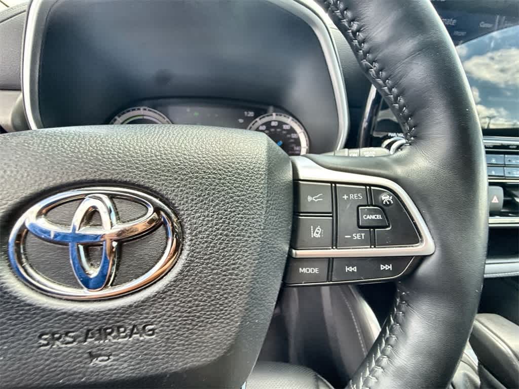 Thumbnail: 2022 Toyota Highlander - 24