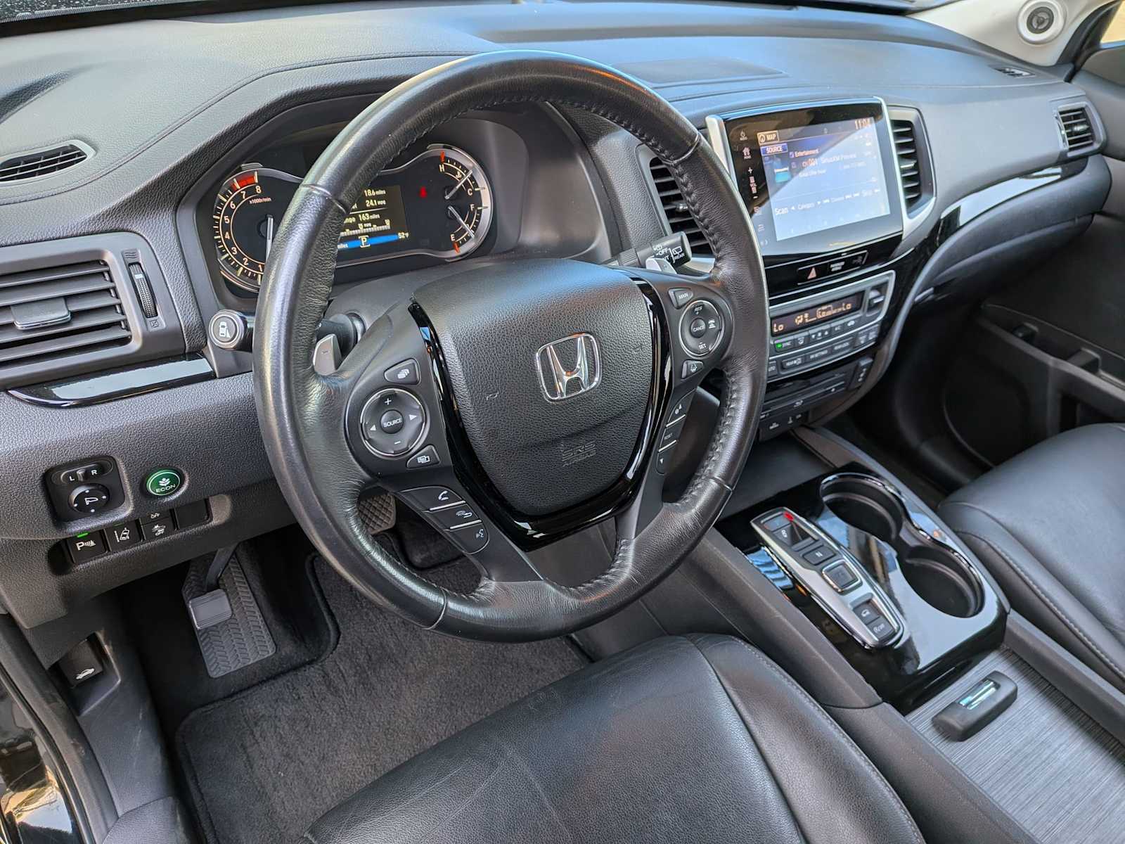 Thumbnail: 2017 Honda Pilot - 14