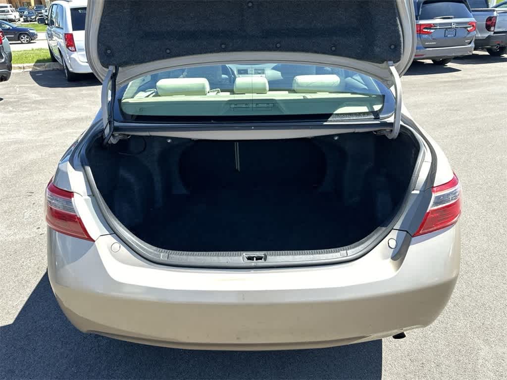 2007 Toyota Camry LE 27