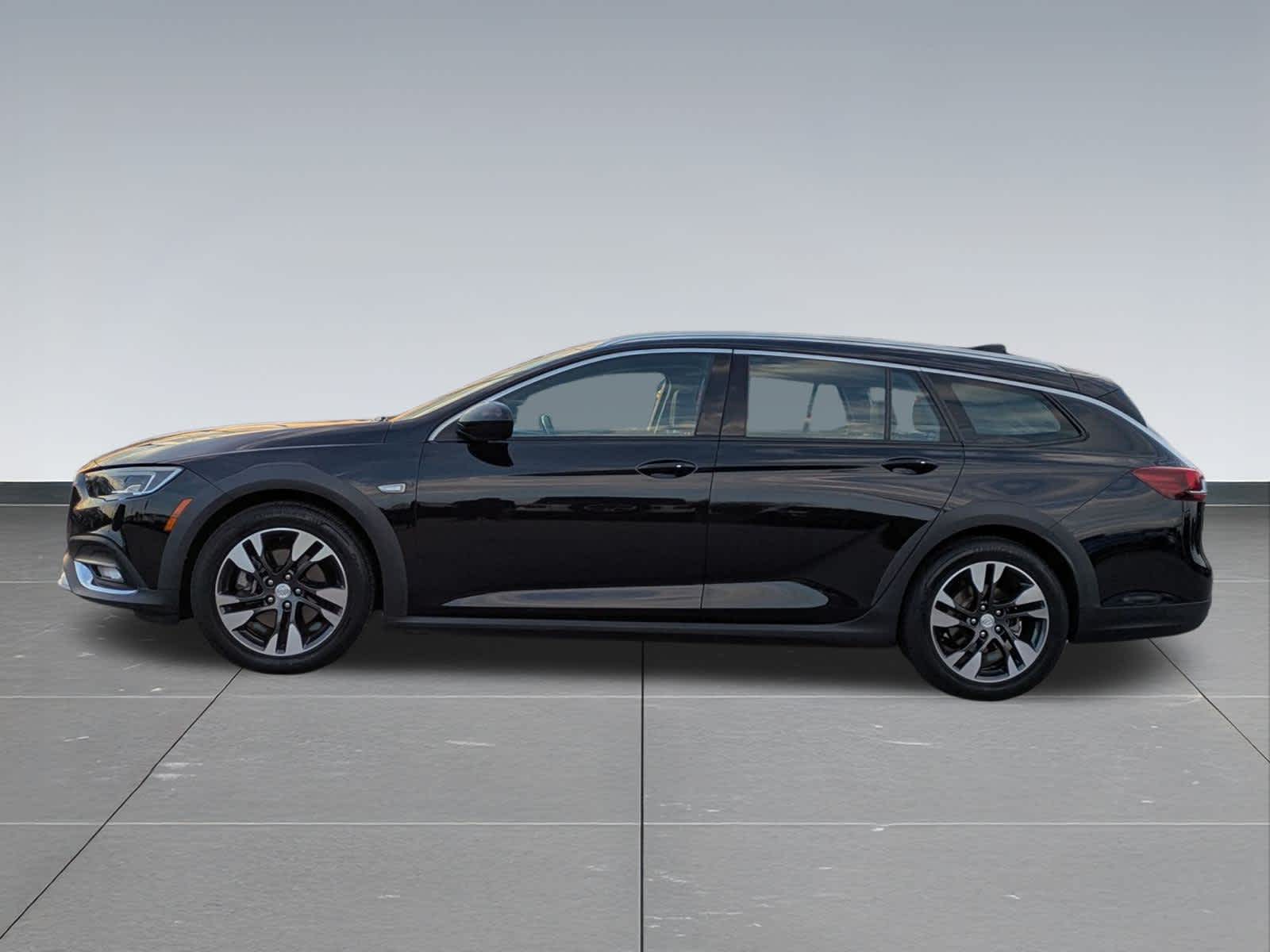 Thumbnail: 2018 Buick Regal - 3