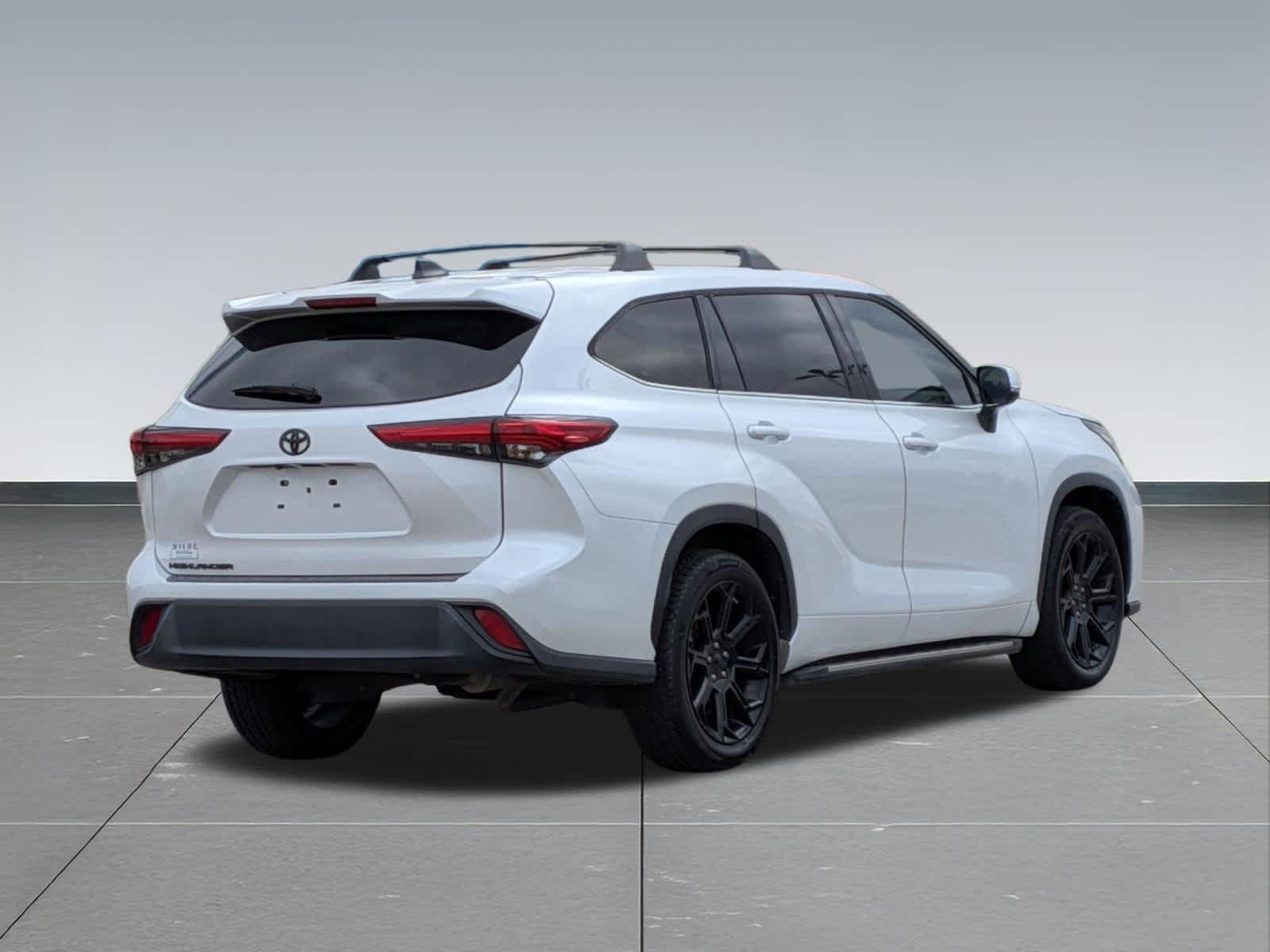 Thumbnail: 2022 Toyota Highlander - 6