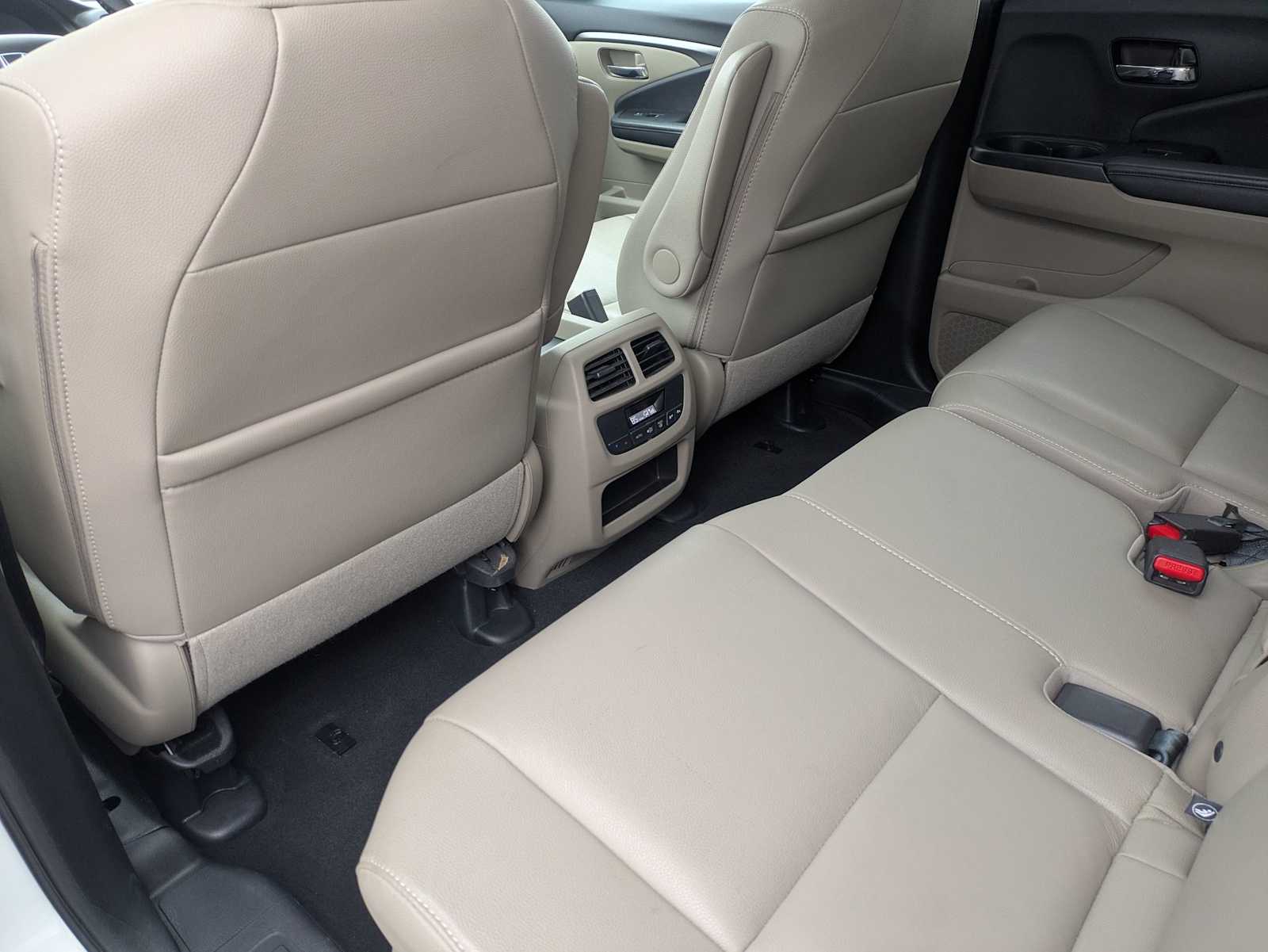 Thumbnail: 2017 Honda Pilot - 17