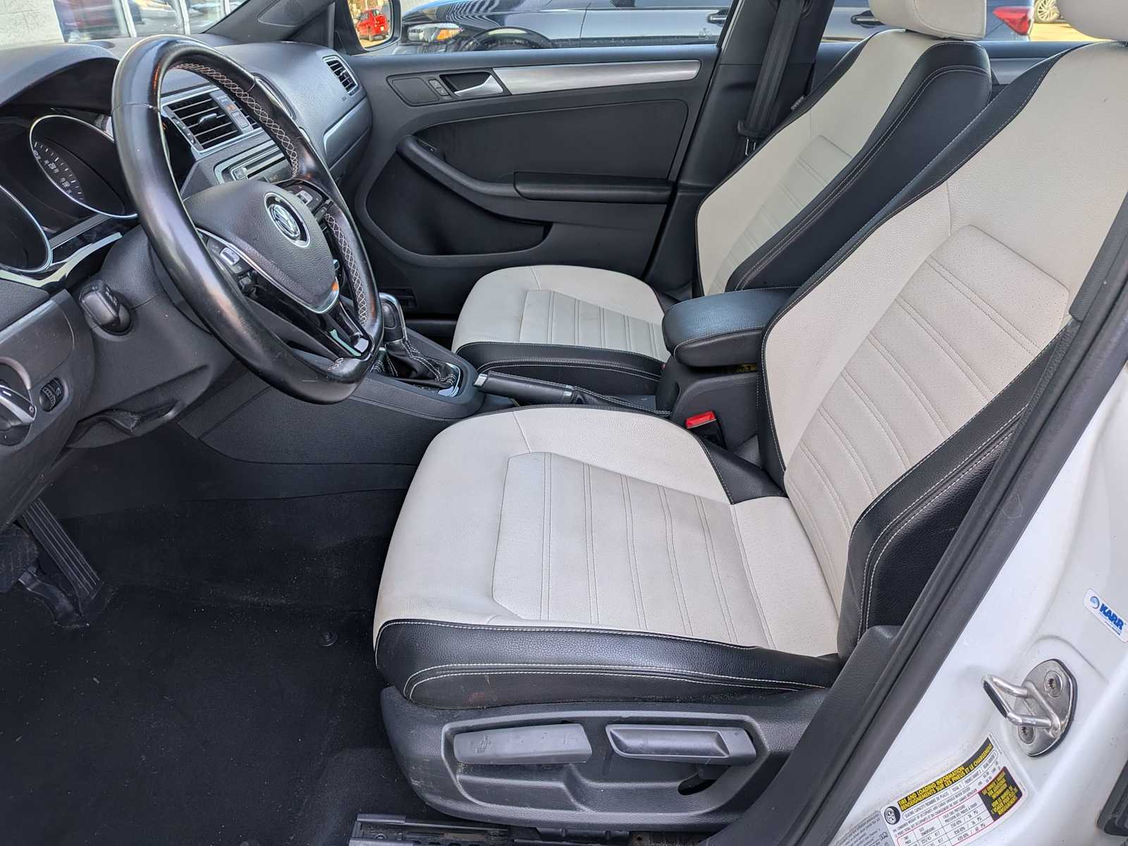 Thumbnail: 2017 Volkswagen Jetta - 14