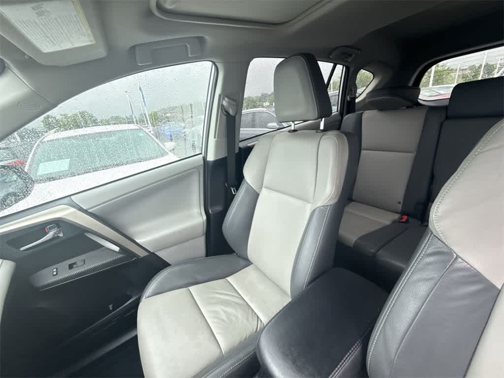 Thumbnail: 2013 Toyota RAV4 - 21