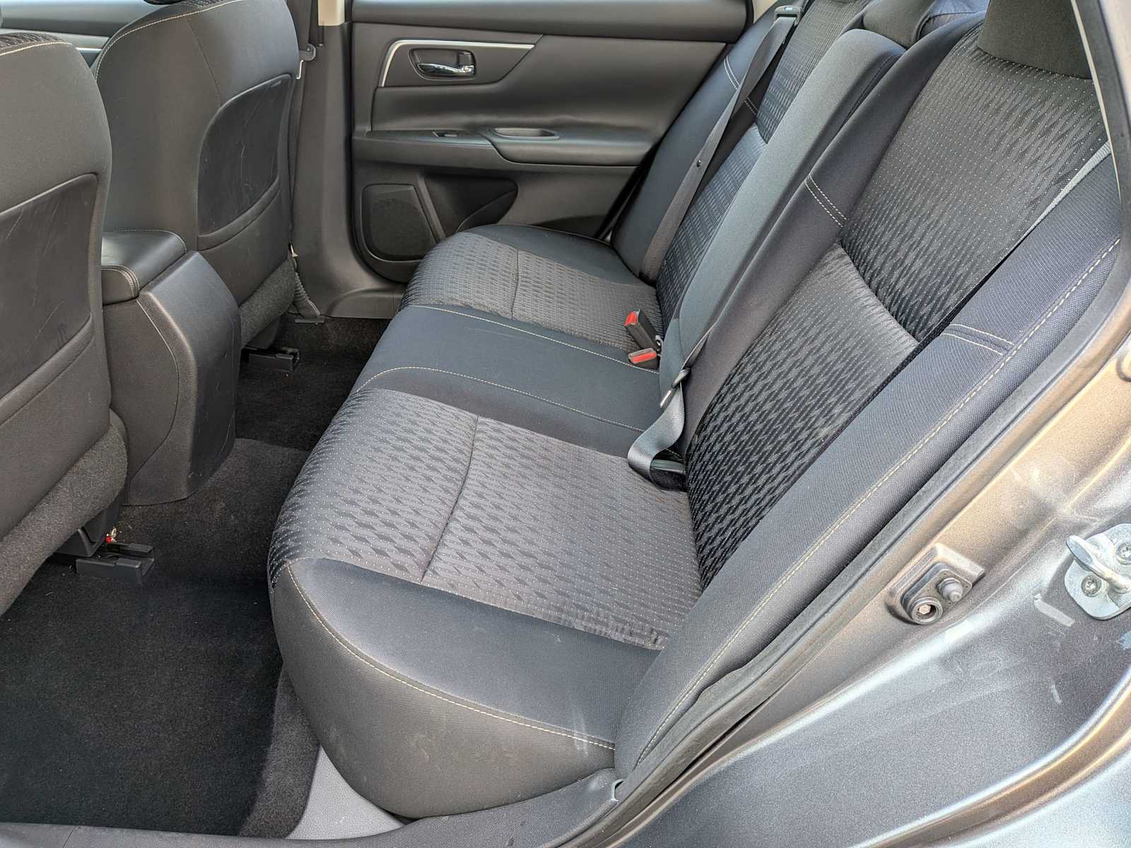 Thumbnail: 2016 Nissan Altima - 18