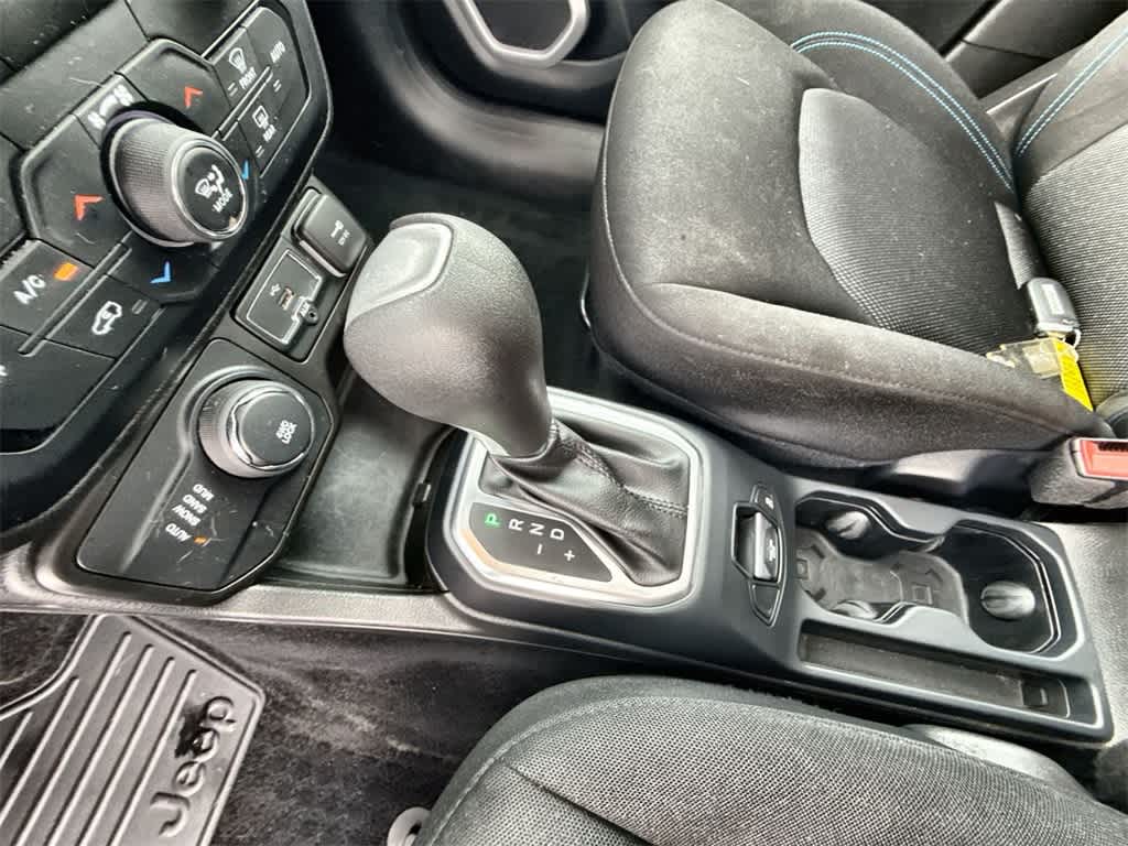 Thumbnail: 2021 Jeep Renegade - 32