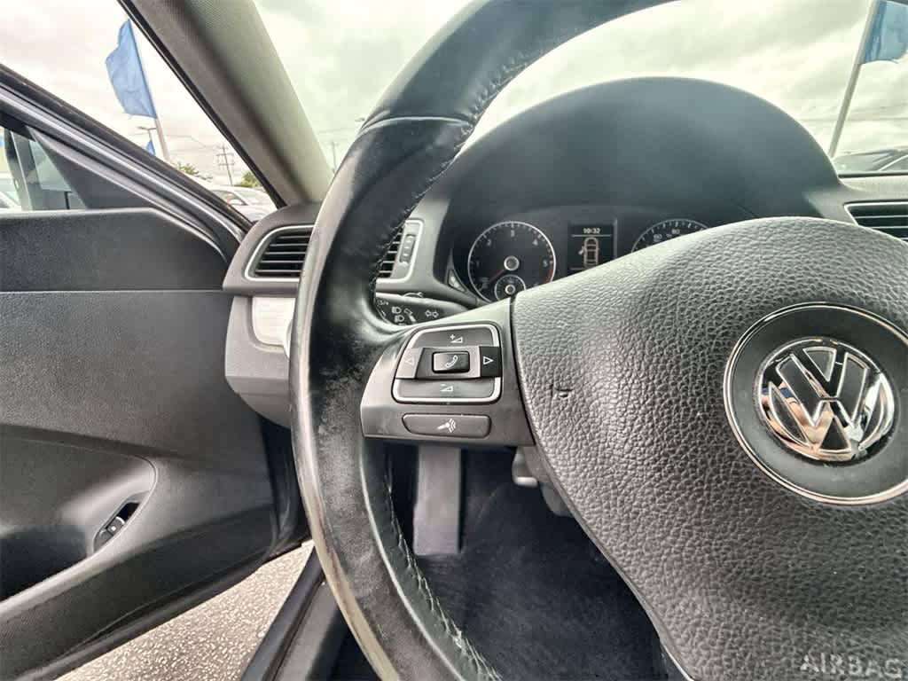 Thumbnail: 2013 Volkswagen Passat - 23