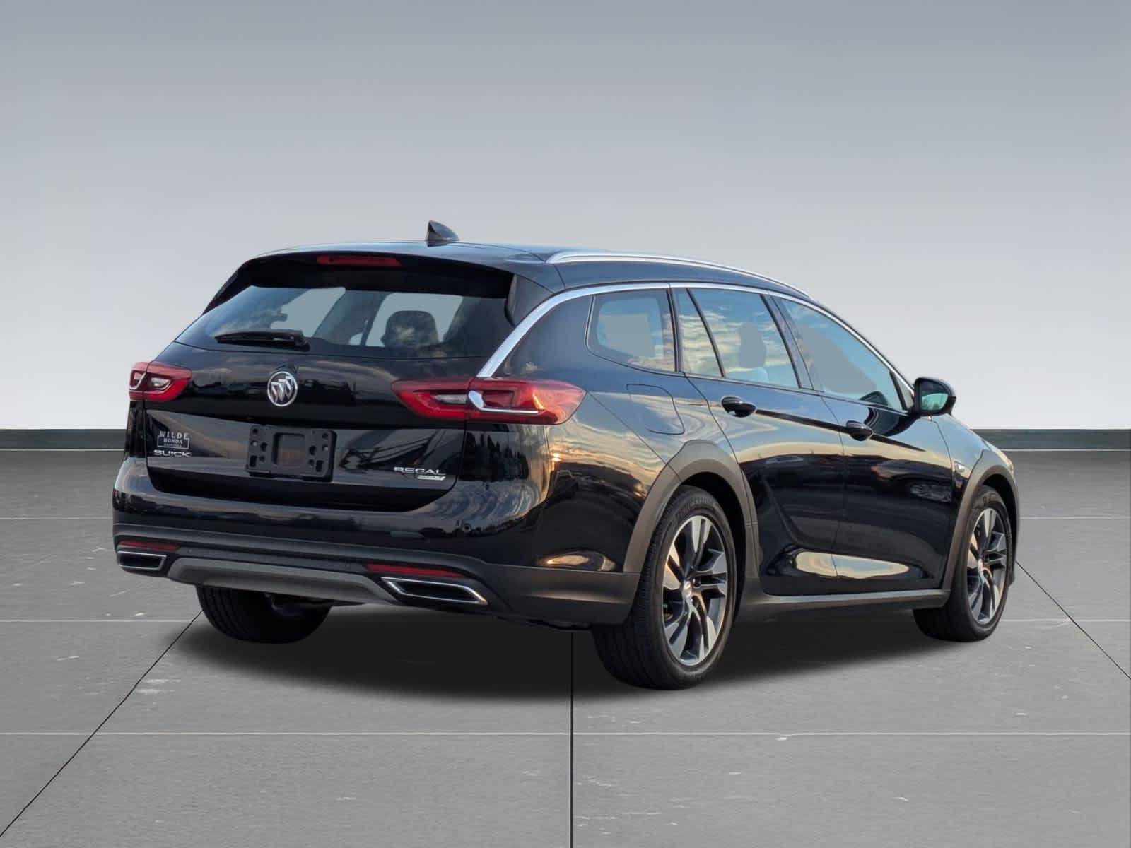 Thumbnail: 2018 Buick Regal - 6