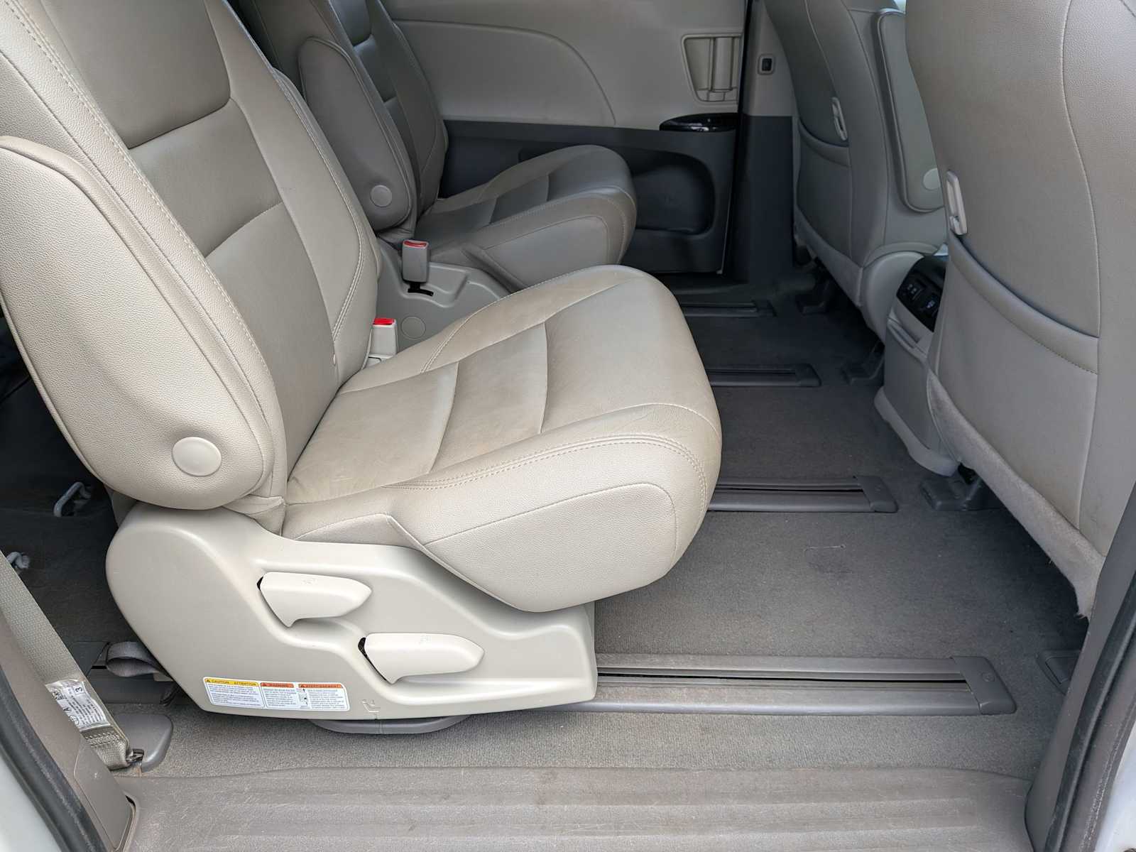 Thumbnail: 2020 Toyota Sienna - 20