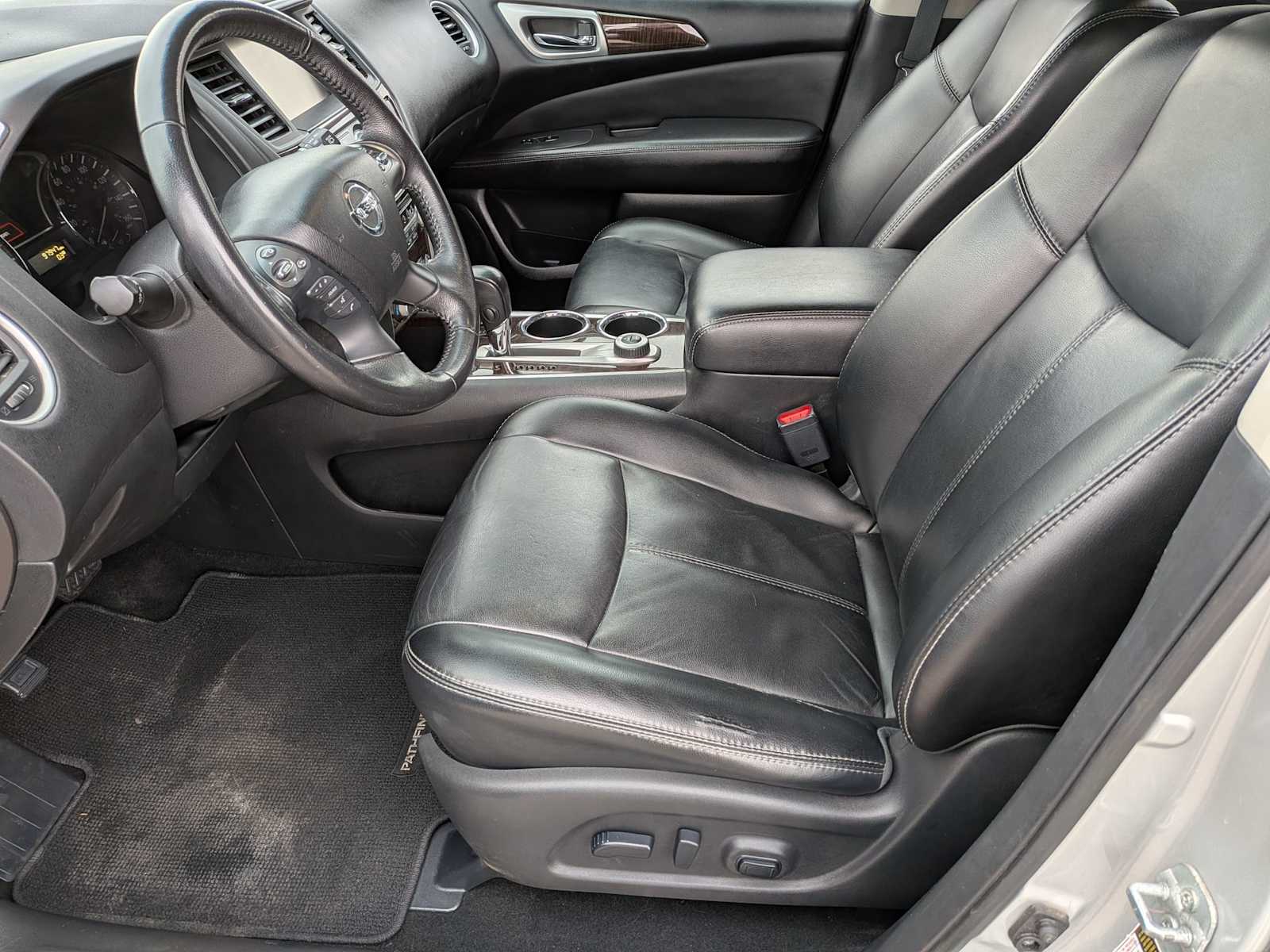 Thumbnail: 2015 Nissan Pathfinder - 15