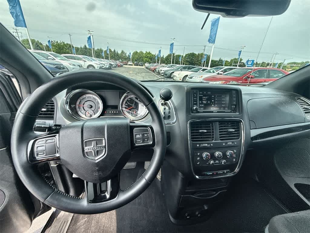 2017 Dodge Grand Caravan SE 13