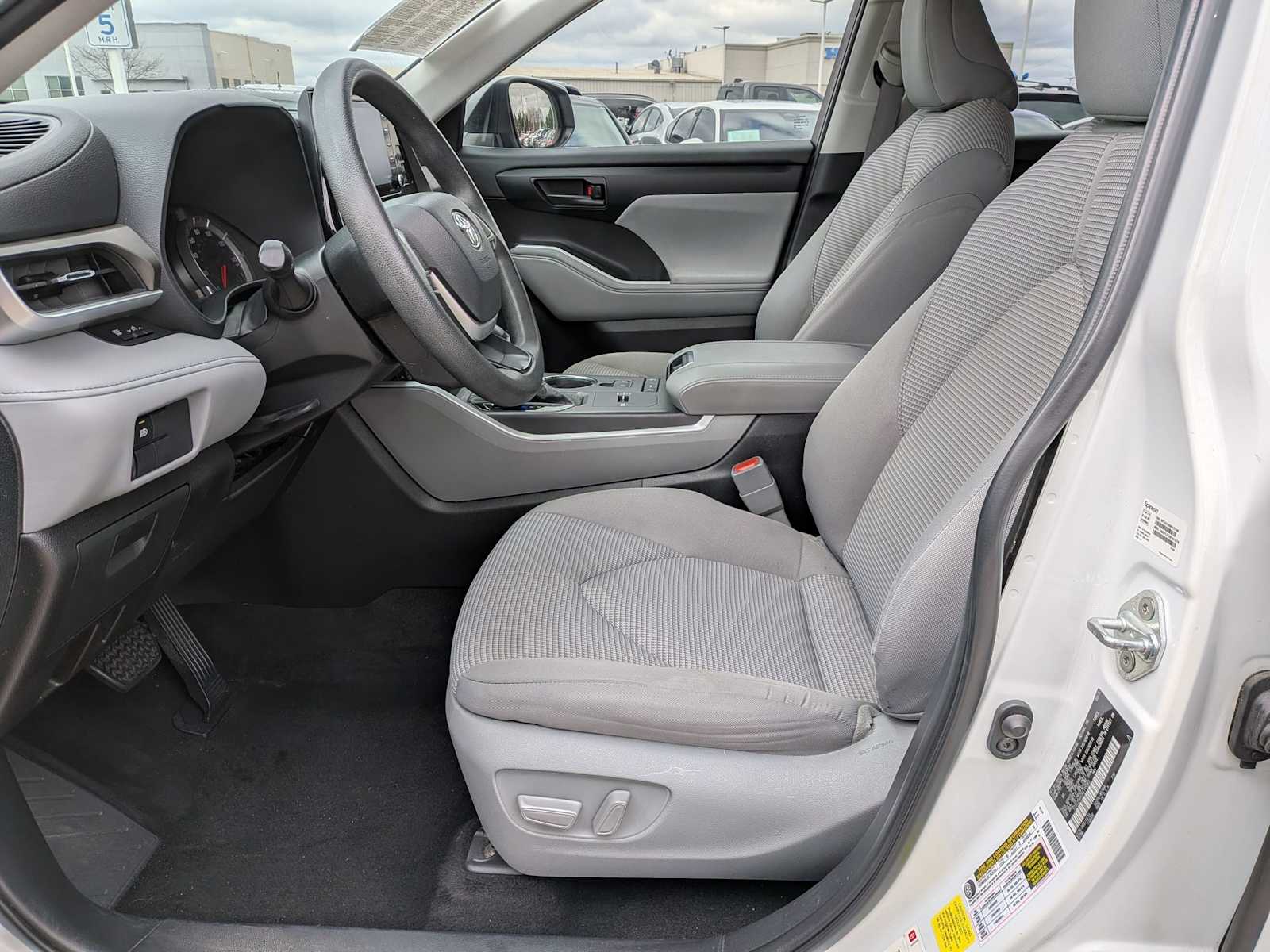 Thumbnail: 2022 Toyota Highlander - 14