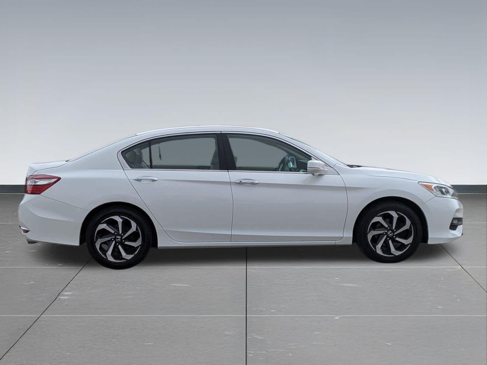Thumbnail: 2017 Honda Accord - 6
