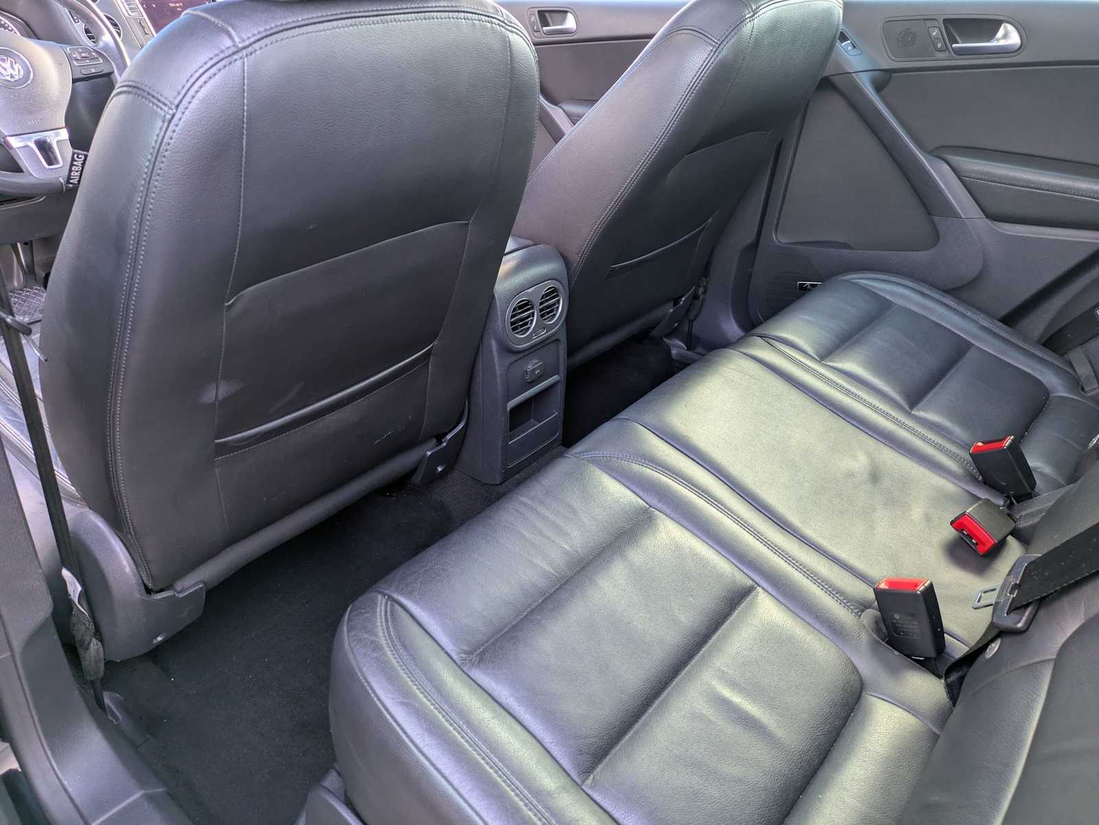 Thumbnail: 2016 Volkswagen Tiguan - 17