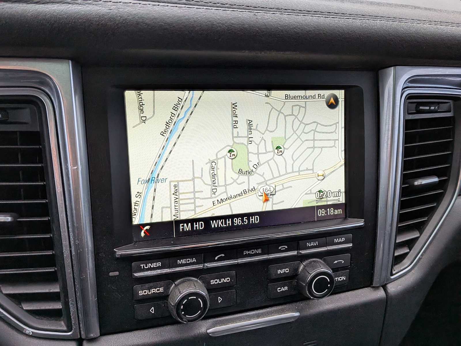 Thumbnail: 2016 Porsche Macan - 30