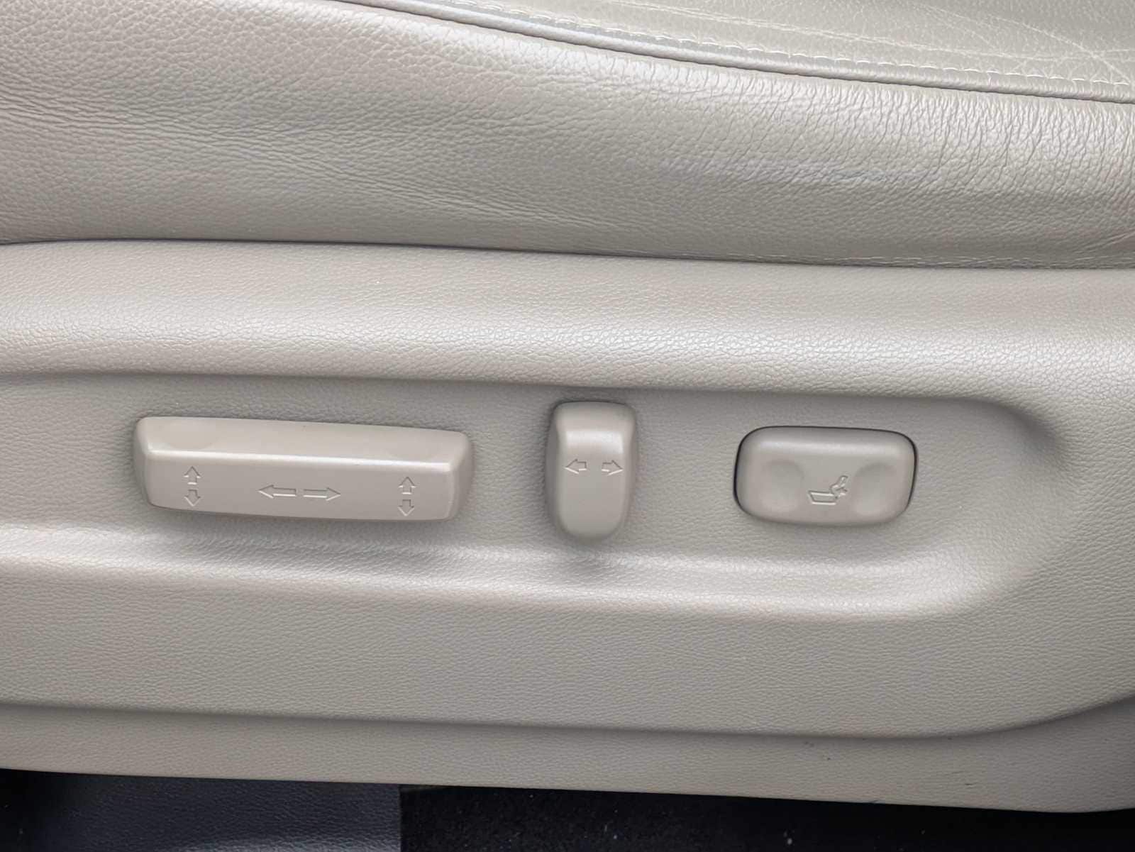 Thumbnail: 2017 Honda Pilot - 16