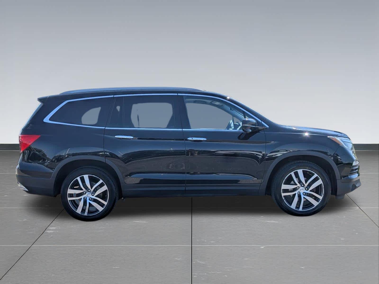 Thumbnail: 2017 Honda Pilot - 6